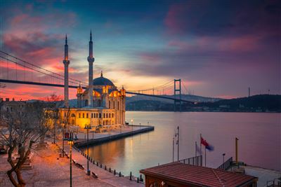 Bosporus Brücke mit Ortakoy Moschee
